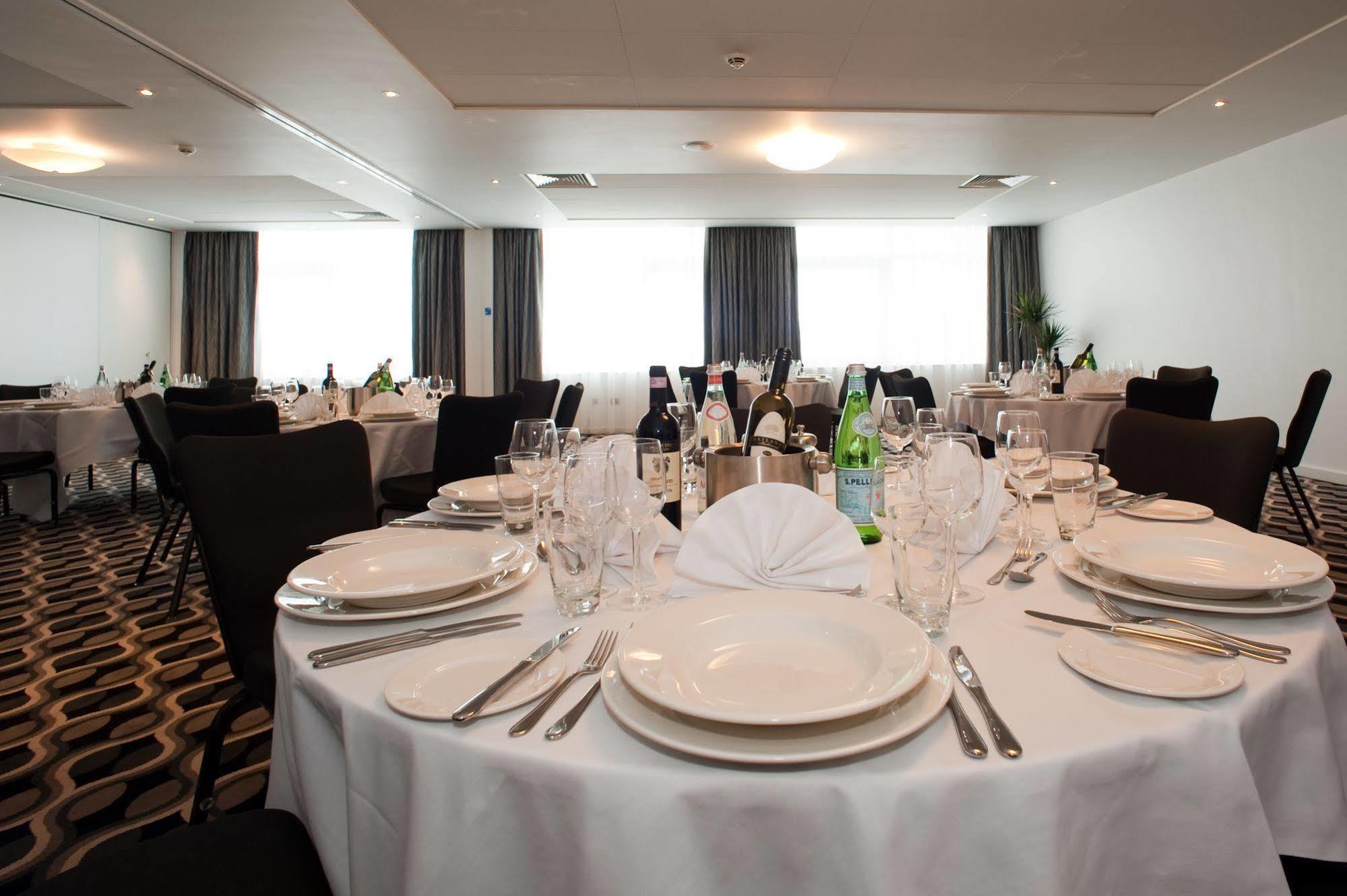 Holiday Inn Derby Riverlights By Ihg מסעדה תמונה